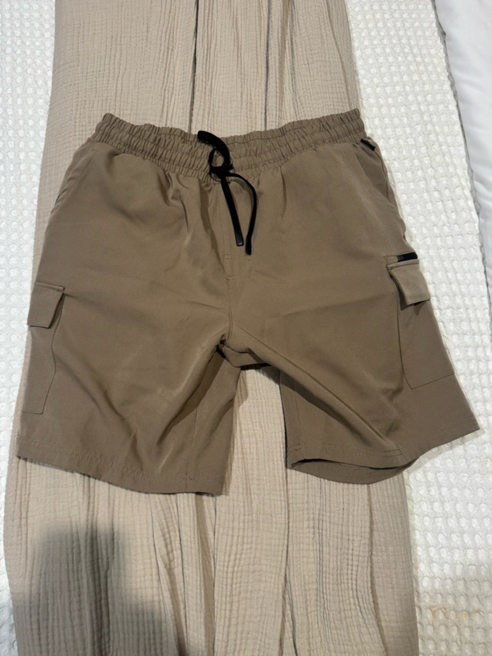 Men's Athletic Cargo Drawstring Shorts in Tan